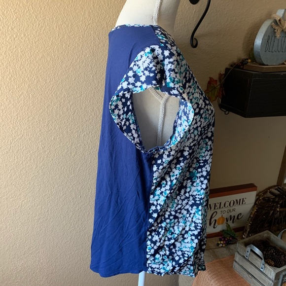 Ann Taylor Navy Blue Floral ShortSleeve Blouse L - Picture 5 of 6